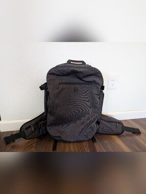 Tortuga Setout backpack 24L-34L expandable with Removal Hip Belts - Dark Gray